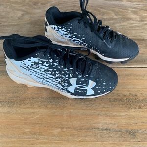 Under Armour boy baseball cleats